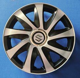 Wieldoppen voor Suzuki 13 inch universeel zwart zilver   SUZ 61313 GR